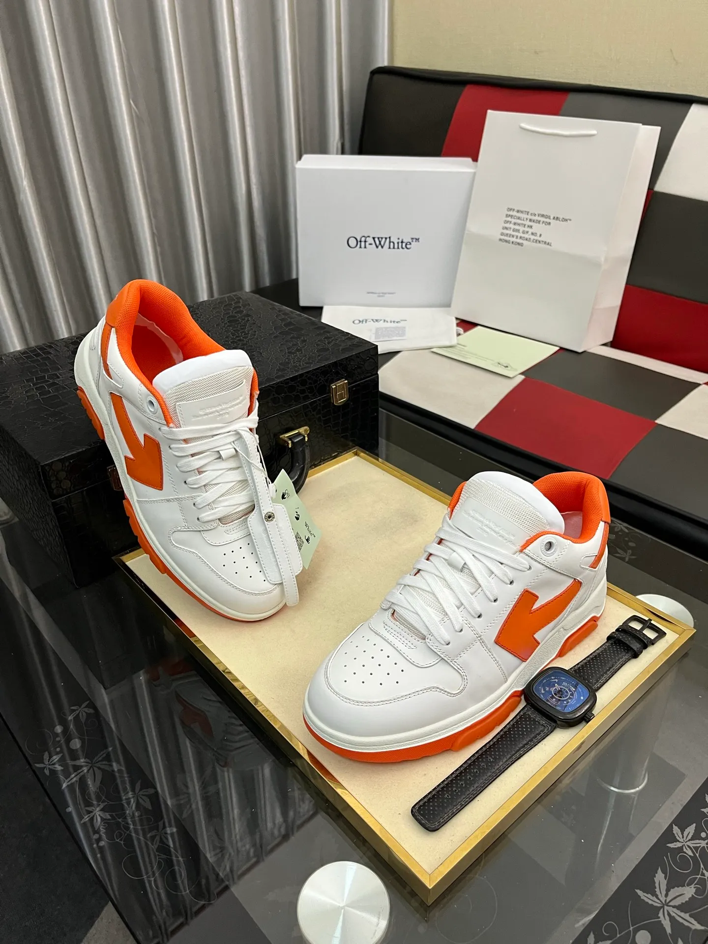 Men's shoes 💰600⌚️⌚️ OFF-White C/O VirGil Abloh fashionable and versatile casual shoes. Exclusive first release of the new model. Made of environmentally friendly cowhide leather and mesh fabric upper material. The insole is embedded with foam cushioning EVA material. The correct midsole is equipped with EVA lightweight cushioning. External tooth nail rubber outsole. The correct accessories can be customized simultaneously. Women's model: 35-40 Men's model: 39-45